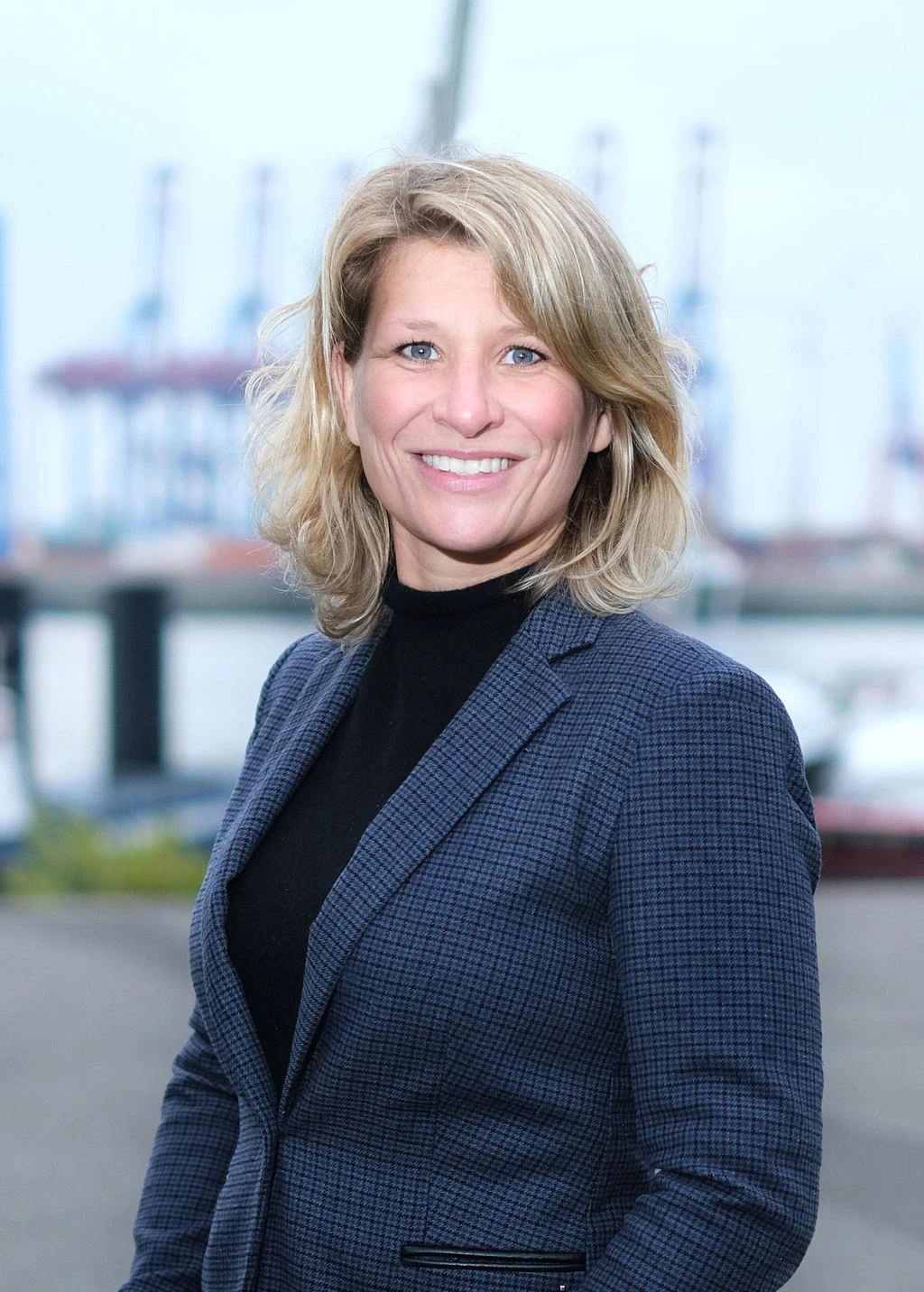 businessportrait-frau-outdoor-hamburg-tina_taege_business_fotografie