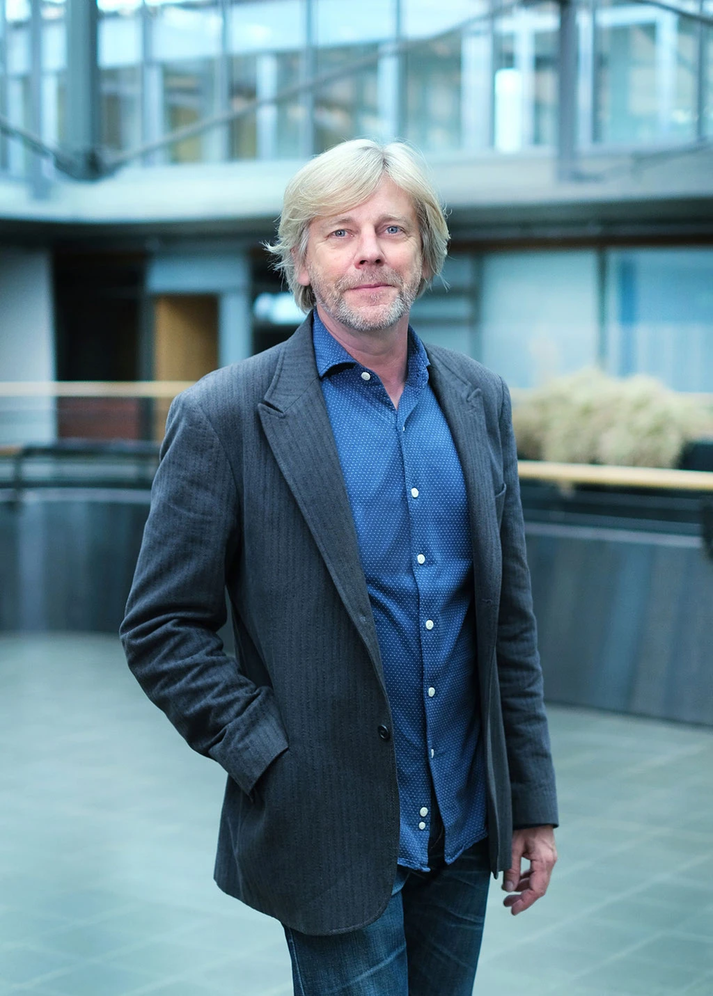 businessportrait-hamburg-mann-tina_taege_business_fotografie