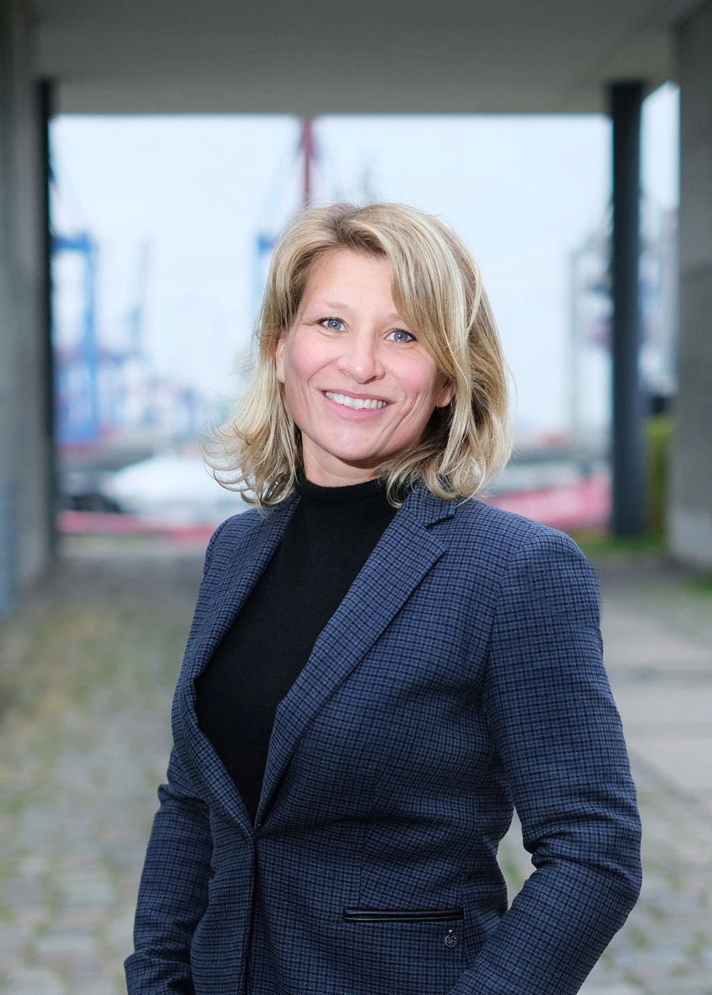 businessportrait-frau-hamburg-tina_taege_business_fotografie