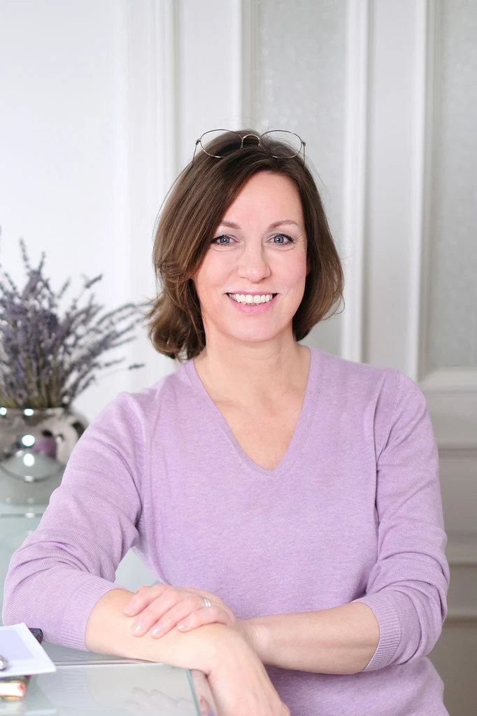businessfoto-frau-indoor-hamburg-tina_taege_business_fotografie