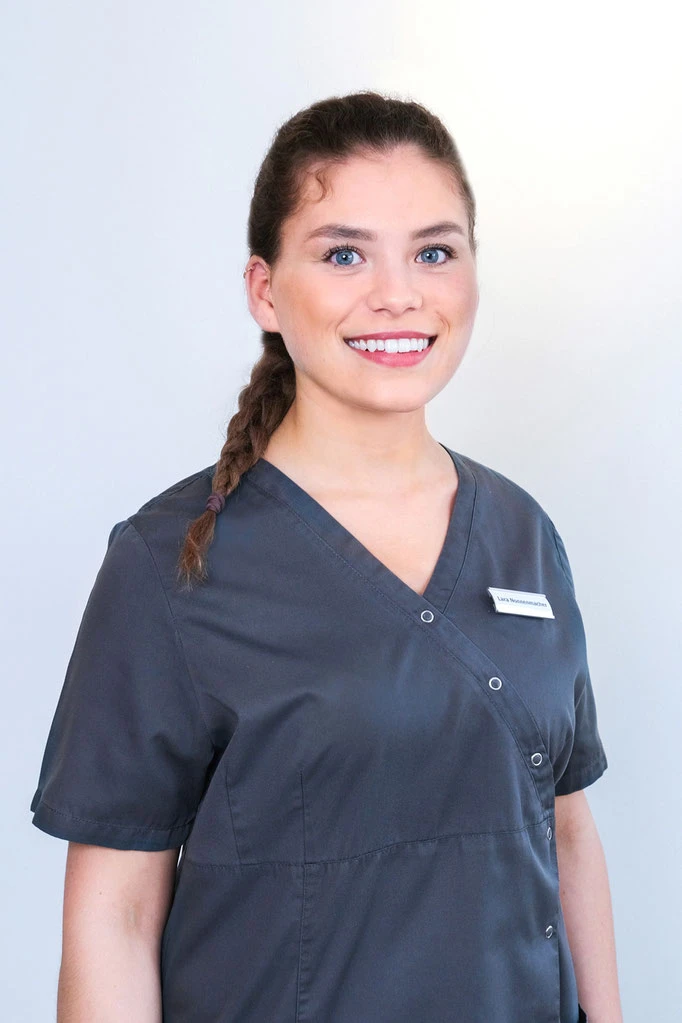 businessportrait-mitarbeiterin-zahnarztpraxis-hamburg-tina_taege_business_fotografie